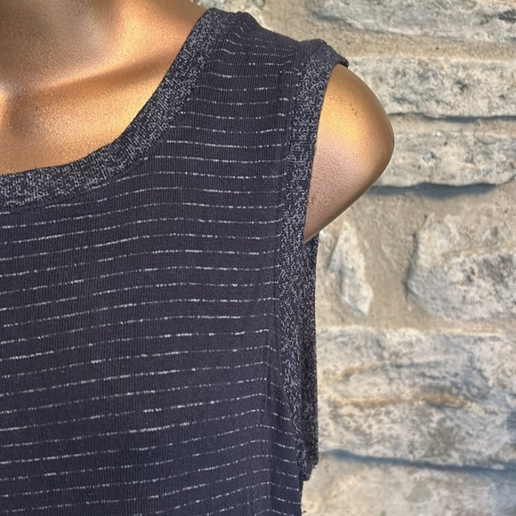 Dark blue striped activewear top - Picture 3 of 7